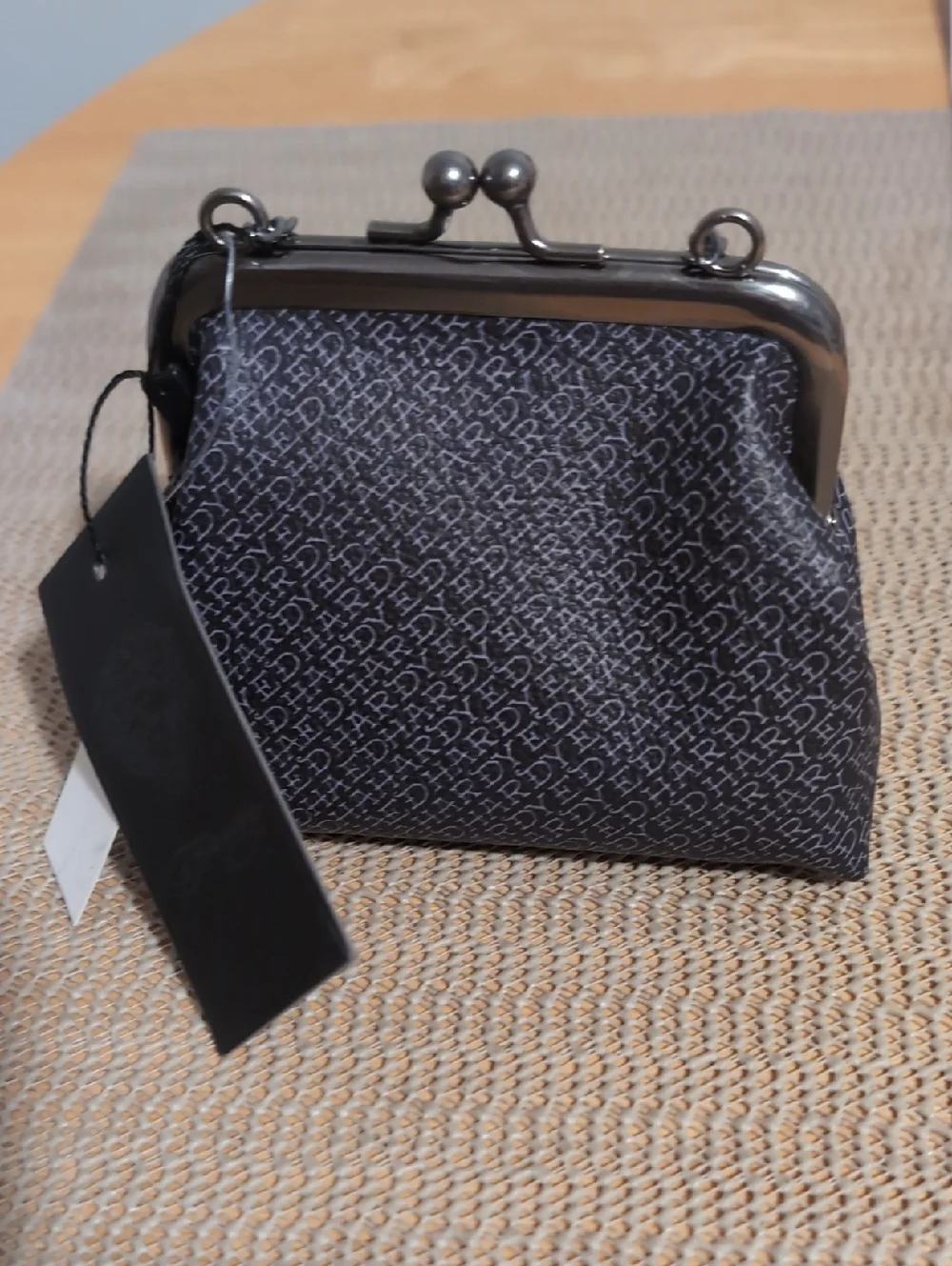 Ed Hardy Black Crossbody Kiss-Lock Bag Graphic New - Picture 2 of 4